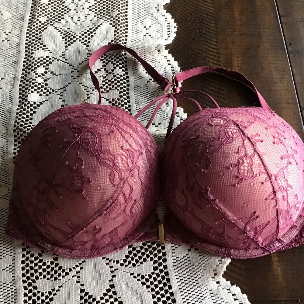 Victoria’s Secret bombshell plunge bra